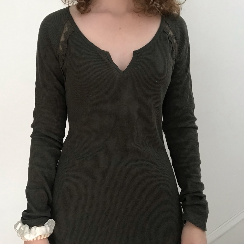 Evergreen long sleeve shirt with lace detail.